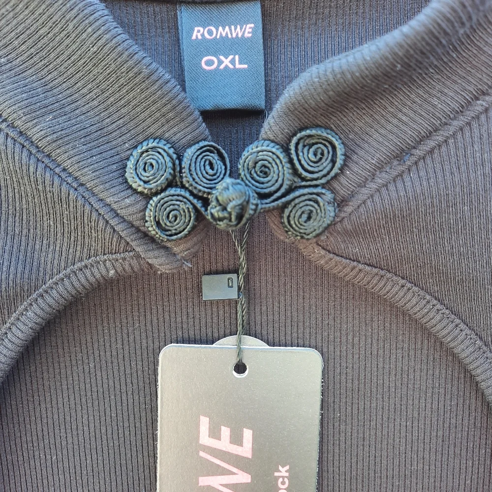 Romwe Women's Keyhole Ribbed Crop Top Shirt Size X-Large Black New With Tags - Picture 4 of 7